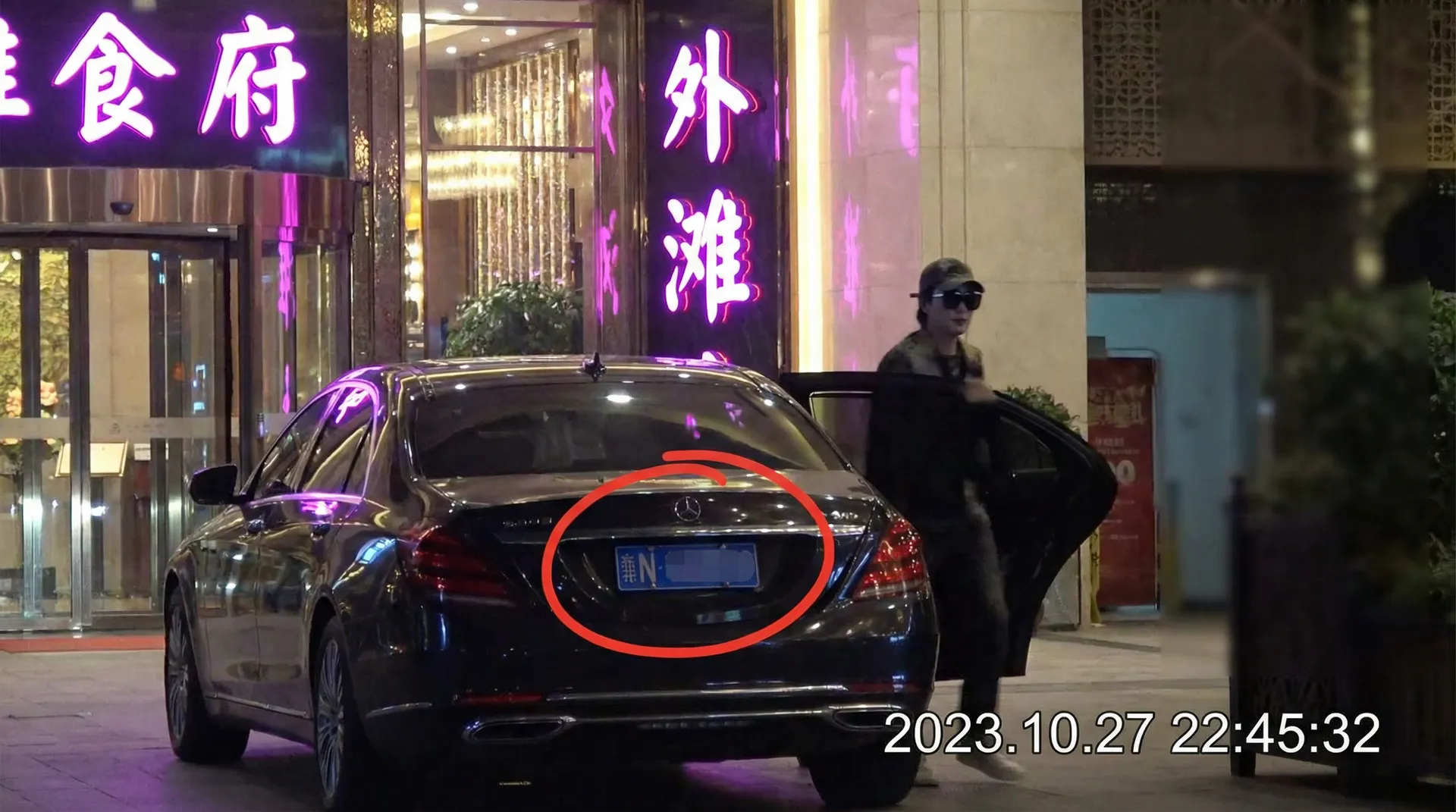 【小狗pro】小狗pro传媒官方网站 | 热点黑料小狗pro大全 - 某明星深夜现身高档餐厅被拍